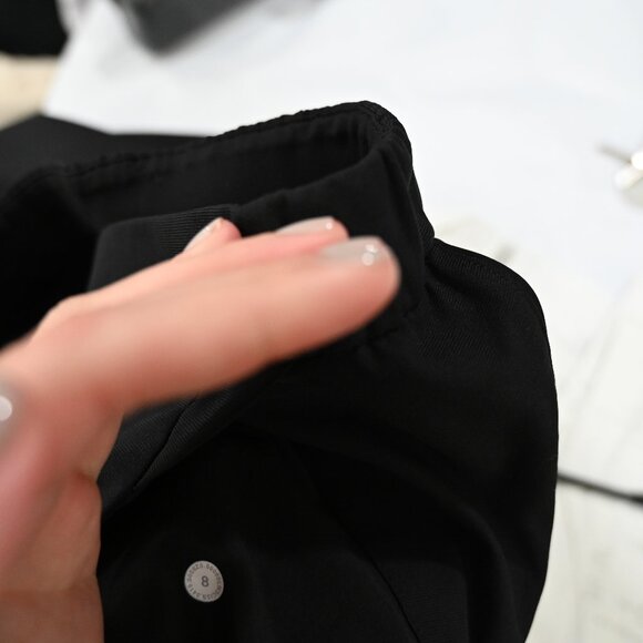 Lululemon Size 8 Straight Leg Travel Pant Black Cropped Ankle Length - Picture 7 of 7